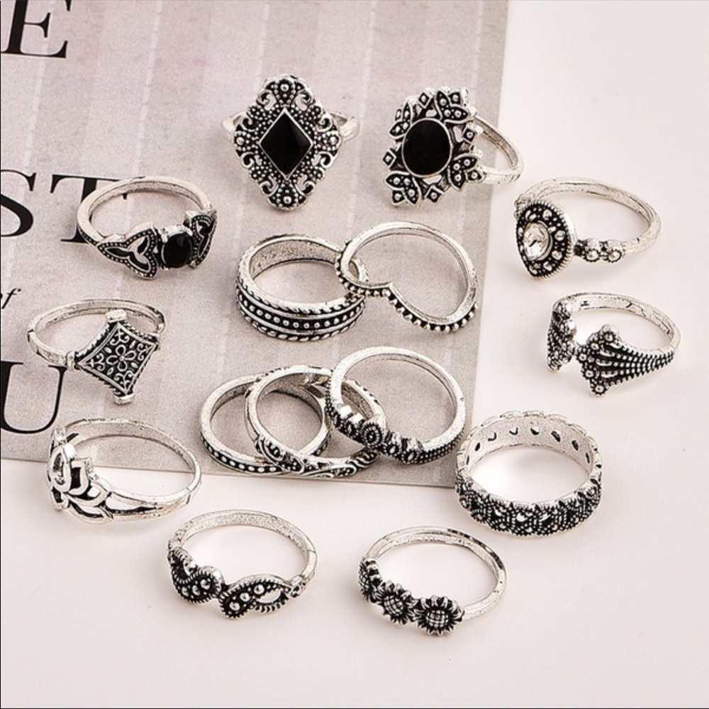 NWT Adorable Set of Midi Rings Includes 15 Rings - Picture 6 of 6